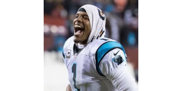 Cam Newton qui protège mieux ses droits de balle